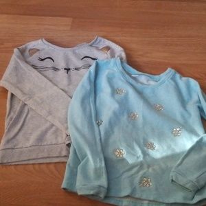 2 sweatshirts
